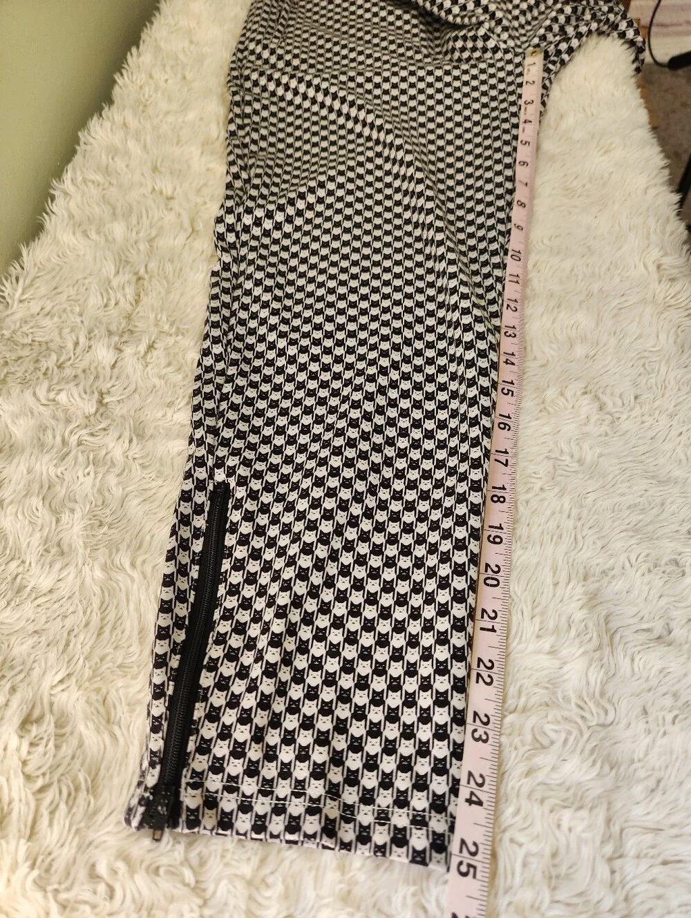 Betabrand black white